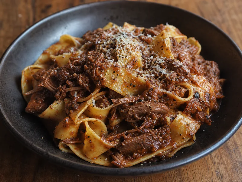 Danie Pasta z duszoną wołowiną