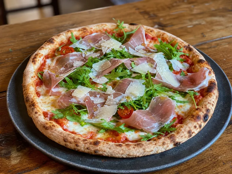 Danie Pizza Crudo